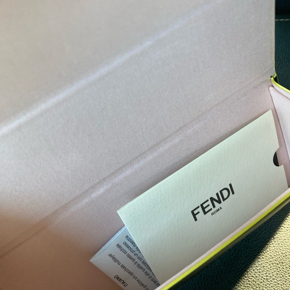 Fendi sunglasses f print shield - Picture 2 of 4